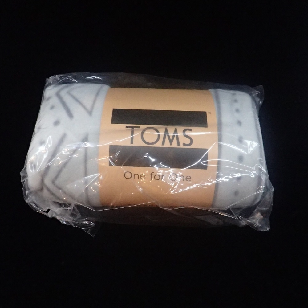 Toms Polar Fleece Blanket - NWT